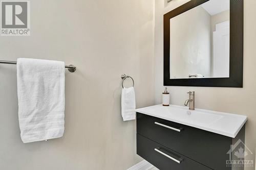 Main Floor - Powder Room (2pc) - 1326 Kingston Avenue, Ottawa, ON - Indoor Photo Showing Bathroom