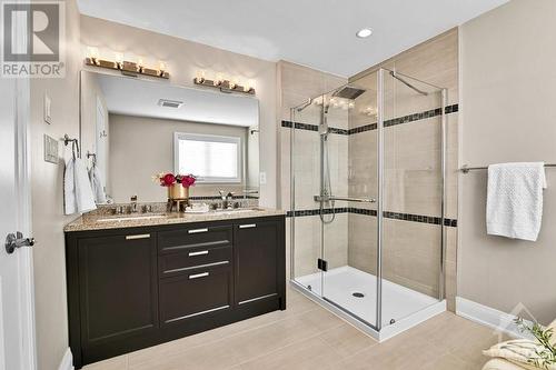 Ensuite Main Bathroom (5pc) - 1326 Kingston Avenue, Ottawa, ON - Indoor Photo Showing Bathroom