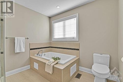 Ensuite Main Bathroom (5pc) - 1326 Kingston Avenue, Ottawa, ON - Indoor Photo Showing Bathroom