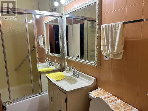 27 Center Street, Baie Verte, NL - Indoor Photo Showing Bathroom