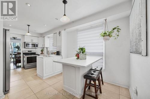 69 Wooliston Crescent, Brampton, ON - Indoor Photo Showing Kitchen With Upgraded Kitchen