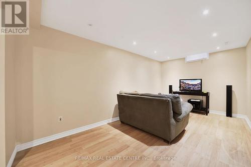 69 Wooliston Crescent, Brampton, ON - Indoor