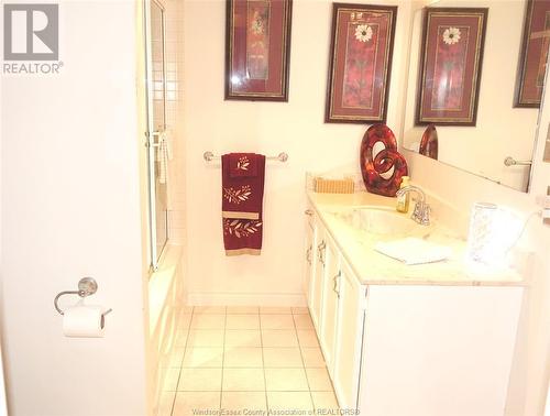 9099 Riverside Drive East Unit# E418, Windsor, ON - Indoor Photo Showing Bathroom