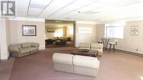 9099 Riverside Drive East Unit# E418, Windsor, ON - Indoor Photo Showing Living Room