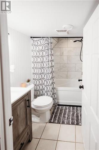 413 Danis Street, Cornwall, ON - Indoor Photo Showing Bathroom