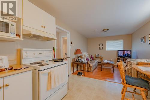 77 Almond Crescent, Stj, NL - Indoor Photo Showing Kitchen