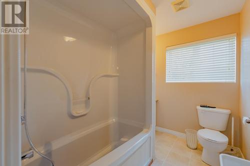 77 Almond Crescent, Stj, NL - Indoor Photo Showing Bathroom