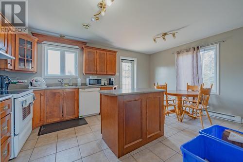 77 Almond Crescent, Stj, NL - Indoor Photo Showing Kitchen