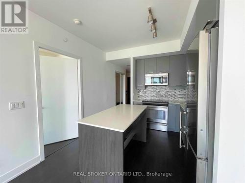 553 - 9471 Yonge Street, Richmond Hill, ON - Indoor Photo Showing Kitchen With Stainless Steel Kitchen