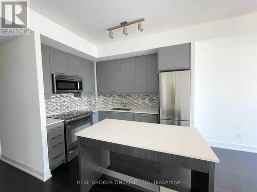 553 - 9471 Yonge Street, Richmond Hill, ON - Indoor Photo Showing Kitchen With Upgraded Kitchen