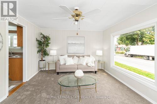 540 Upper Wentworth Street, Hamilton, ON - Indoor Photo Showing Living Room