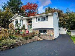 27 Rafting Drive  Middle Sackville, NS B4E 2W8