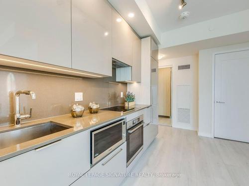 1407-28 Freeland St, Toronto, ON - Indoor Photo Showing Kitchen With Upgraded Kitchen