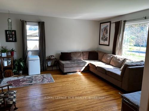 34 Ontario St, New Tecumseth, ON - Indoor Photo Showing Living Room