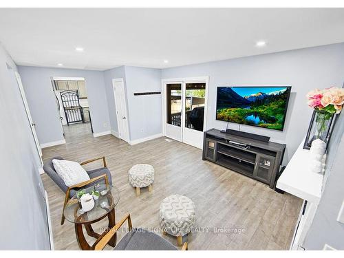 77 Mulberry Dr, Cambridge, ON - Indoor Photo Showing Living Room