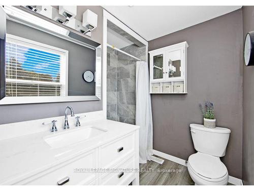 77 Mulberry Dr, Cambridge, ON - Indoor Photo Showing Bathroom