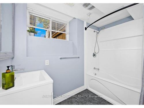 77 Mulberry Dr, Cambridge, ON - Indoor Photo Showing Laundry Room