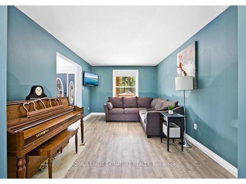 77 Mulberry Dr, Cambridge, ON - Indoor Photo Showing Living Room