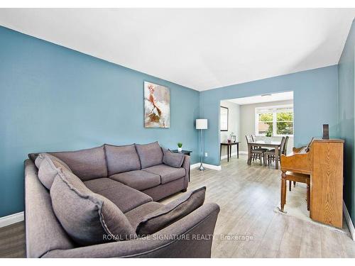 77 Mulberry Dr, Cambridge, ON - Indoor Photo Showing Living Room