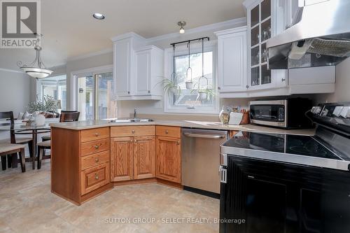 994 Quinton Place, London, ON - Indoor Photo Showing Kitchen