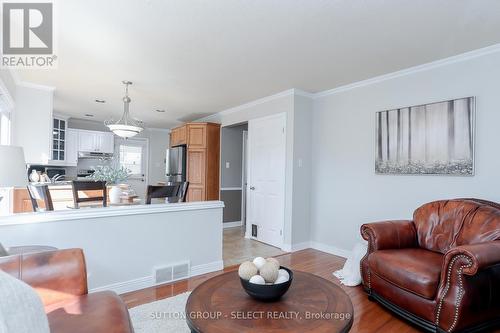 994 Quinton Place, London, ON - Indoor Photo Showing Living Room