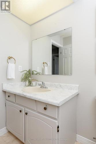 994 Quinton Place, London, ON - Indoor Photo Showing Bathroom