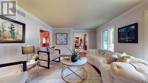 2909 Brigham Road, Middlesex Centre, ON - Indoor Photo Showing Living Room