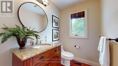 2909 Brigham Road, Middlesex Centre, ON - Indoor Photo Showing Bathroom