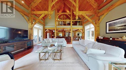 2909 Brigham Road, Middlesex Centre, ON - Indoor Photo Showing Living Room