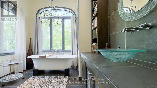 84 Grand Avenue, London, ON - Indoor Photo Showing Bathroom