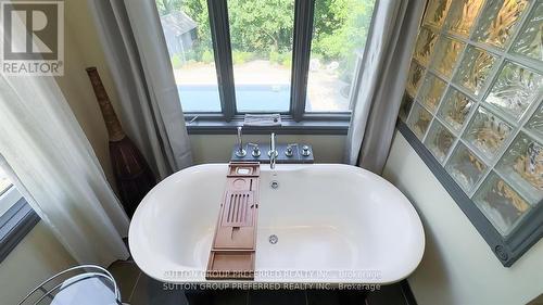 84 Grand Avenue, London, ON - Indoor Photo Showing Bathroom