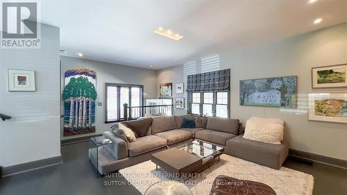 84 Grand Avenue, London, ON - Indoor Photo Showing Living Room