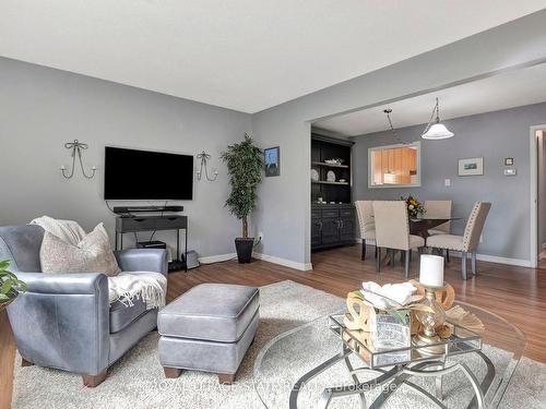 232-232 San Francisco Ave, Hamilton, ON - Indoor Photo Showing Living Room