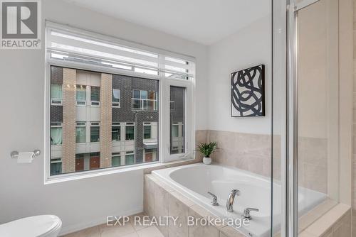 95 - 15 Applewood Lane, Toronto, ON - Indoor Photo Showing Bathroom