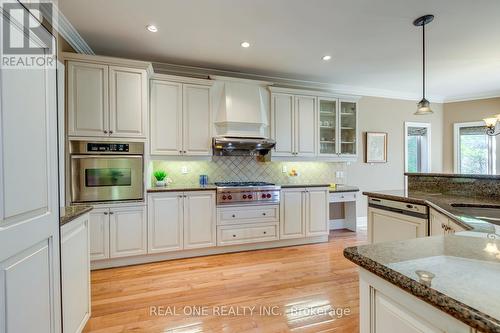 1033 Kestell Boulevard, Oakville, ON - Indoor Photo Showing Kitchen With Upgraded Kitchen