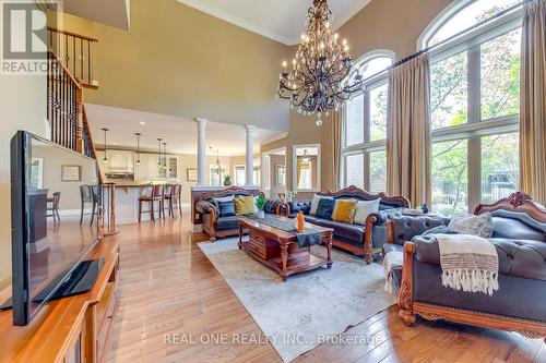 1033 Kestell Boulevard, Oakville, ON - Indoor Photo Showing Living Room