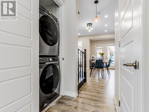 128 Burnhamthorpe Road E, Oakville, ON - Indoor Photo Showing Laundry Room