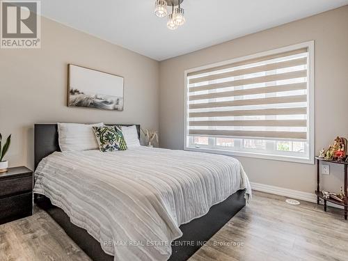 128 Burnhamthorpe Road E, Oakville, ON - Indoor Photo Showing Bedroom