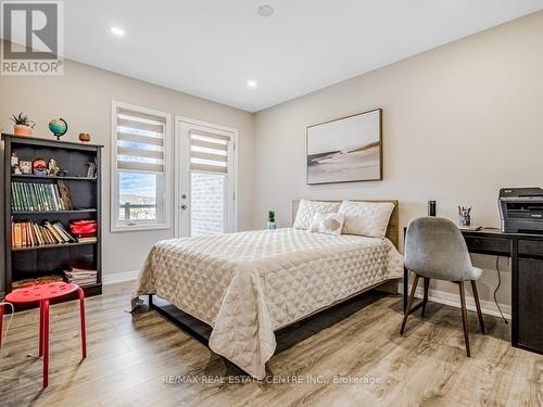 128 Burnhamthorpe Road E, Oakville, ON - Indoor Photo Showing Bedroom