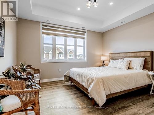 128 Burnhamthorpe Road E, Oakville, ON - Indoor Photo Showing Bedroom