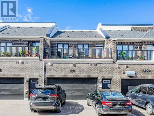 128 Burnhamthorpe Road E, Oakville, ON - Outdoor