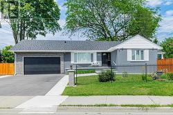 2087 MUNDEN ROAD  Mississauga, ON L5A 2R1