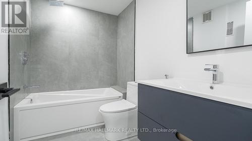 118 Clifton Avenue, Toronto, ON - Indoor Photo Showing Bathroom