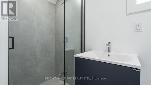 118 Clifton Avenue, Toronto, ON - Indoor Photo Showing Bathroom