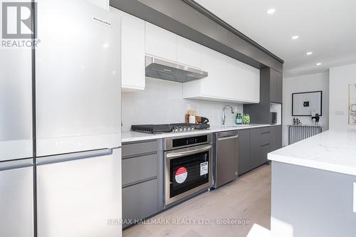 118 Clifton Avenue, Toronto, ON - Indoor Photo Showing Kitchen