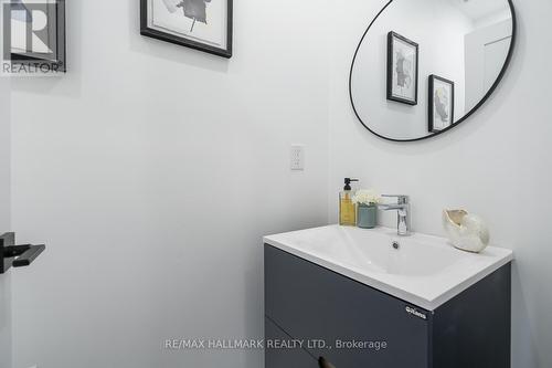 118 Clifton Avenue, Toronto, ON -  Photo Showing Bathroom