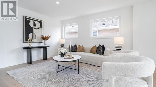 118 Clifton Avenue, Toronto, ON - Indoor Photo Showing Living Room