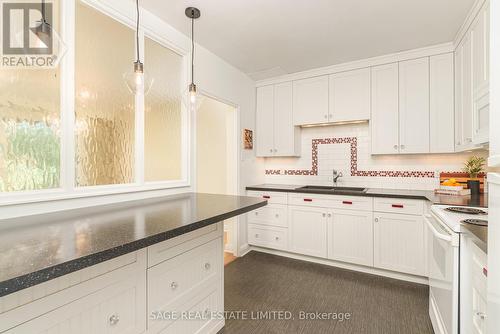 108 - 7 Thornwood Road, Toronto, ON - Indoor Photo Showing Kitchen