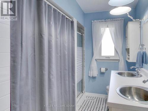 546 Sheppard Avenue, Pickering, ON - Indoor Photo Showing Bathroom