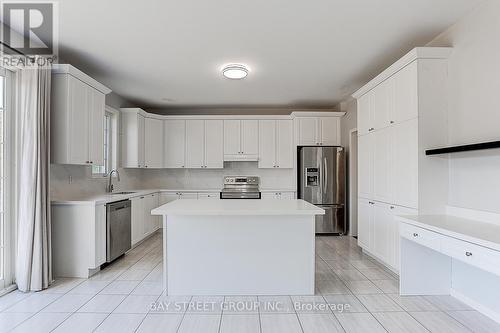 2433 Equestrian Cres Crescent, Oshawa, ON - Indoor Photo Showing Kitchen